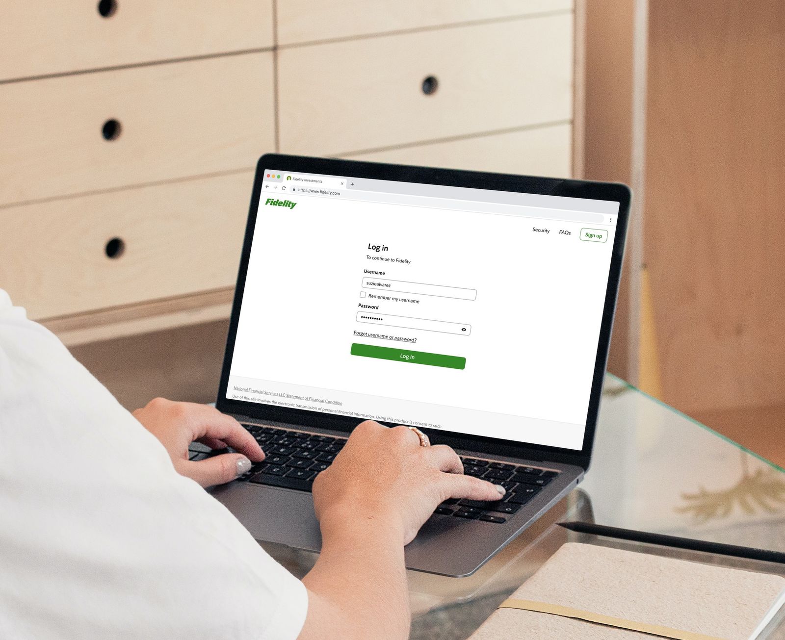 The Fidelity log-in screen on a laptop.